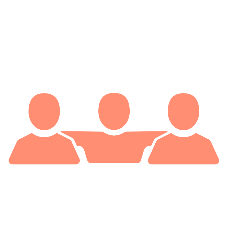 Icon mit drei Personen, die sich an den Schultern fassen als Zeichen für Teamgeist, einem der Jobvorteile der Ostseeklinik Grömitz.