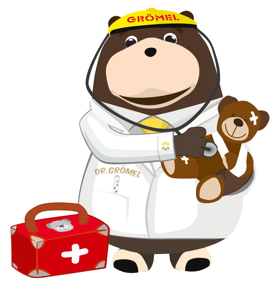 Illustriertes Maskottchen 'Dr. Grömel' der Ostseeklinik Grömitz als Arzt mit Stethoskop, der einen kleinen Teddybären untersucht, daneben ein roter Erste-Hilfe-Koffer.